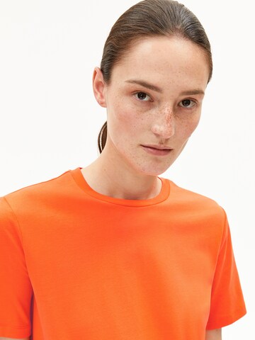 T-shirt 'Lualaa' ARMEDANGELS en orange