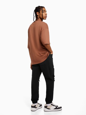 Bershka Tapered Jeans i sort