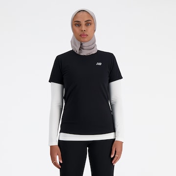 new balance Shirt in Schwarz: Vorderseite