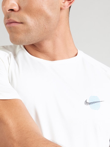 NIKE Funkcionalna majica 'DFADV STRIDE ENERGY' | bela barva