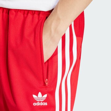 Loosefit Pantalon 'Adicolor Firebird' ADIDAS ORIGINALS en rouge