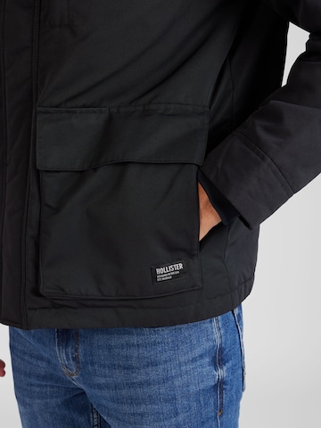 HOLLISTER Jacke in Schwarz