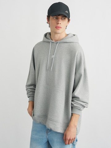Nike Sportswear Свитшот 'CLUB' в Серый: спереди