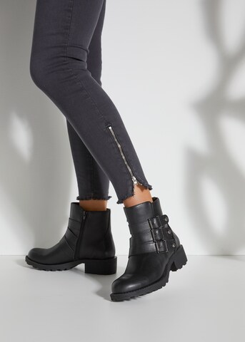 LASCANA Ankle Boots in Black: front