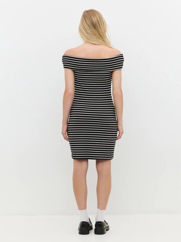 Robe No Matter What en noir