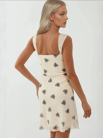 Hiccup - Vestido em branco