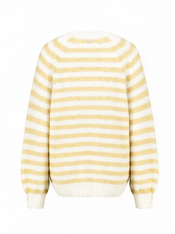 Deeluxe Sweater in Yellow