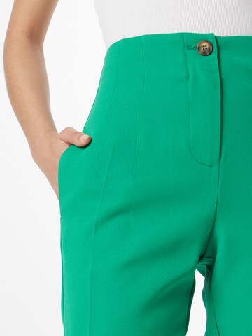 Coupe slim Pantalon à plis Dorothy Perkins en vert