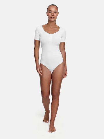 Body modelant 'T-Shirt Bodysuit Sculpting Shapewear mit String' cfab (formerly creamy fabrics) en blanc