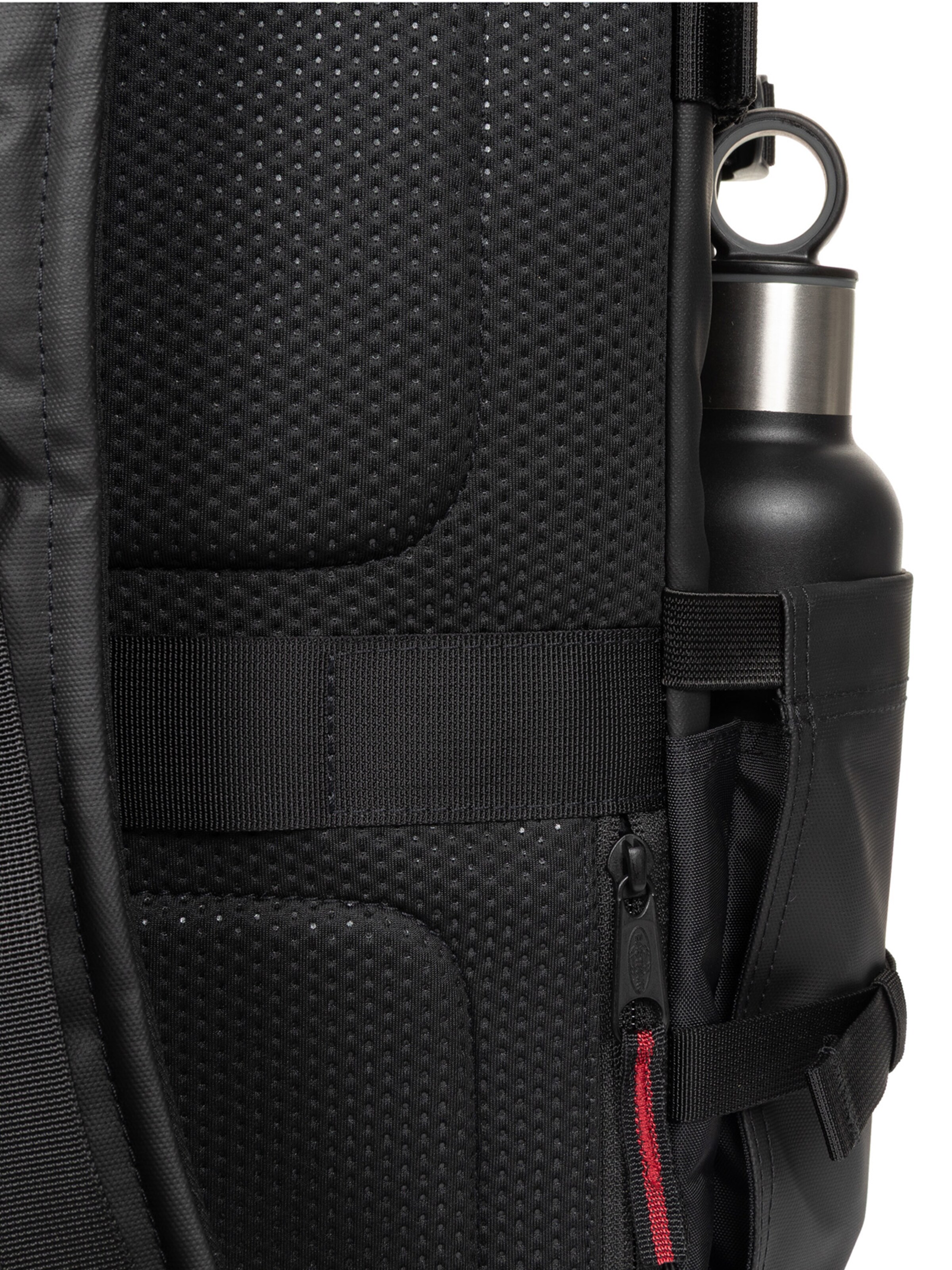 Zaino 'Cnnct Travelpack' di EASTPAK in nero