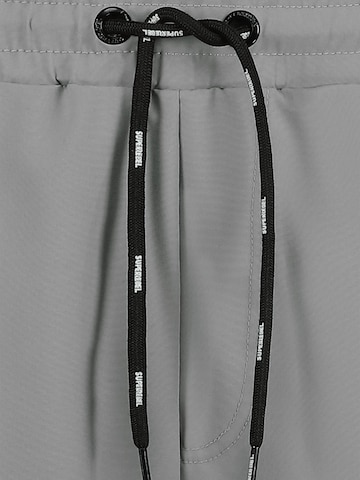 SUPERREBEL® GEAR Badeshorts 'JOHNNY' in Grau
