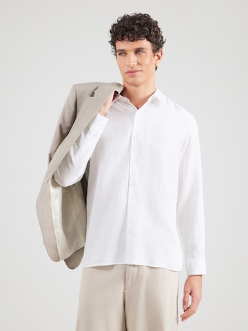 Calvin Klein Rovný strih Košeľa - Biela: predná strana