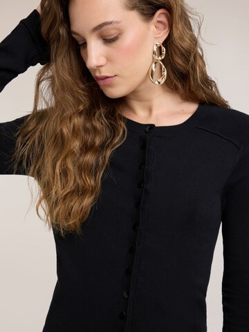 MOTIVI - Jersey en negro