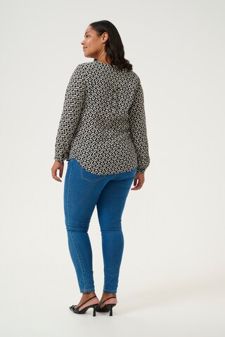 KAFFE CURVE Bluse i sort