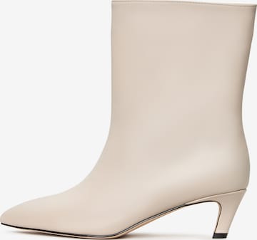 CESARE GASPARI Ankle Boots in White: front
