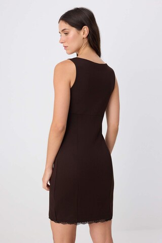 Trendyol - Vestido en marrón
