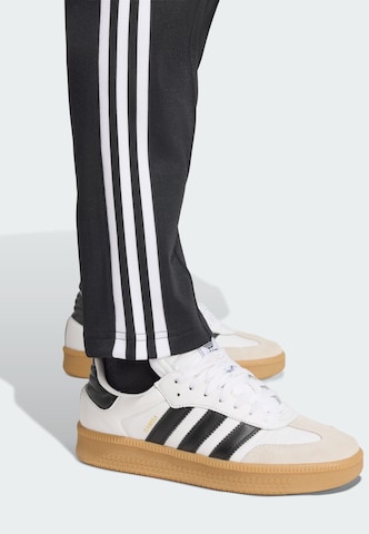 ADIDAS ORIGINALS Slimfit Hose 'Classic' in Schwarz