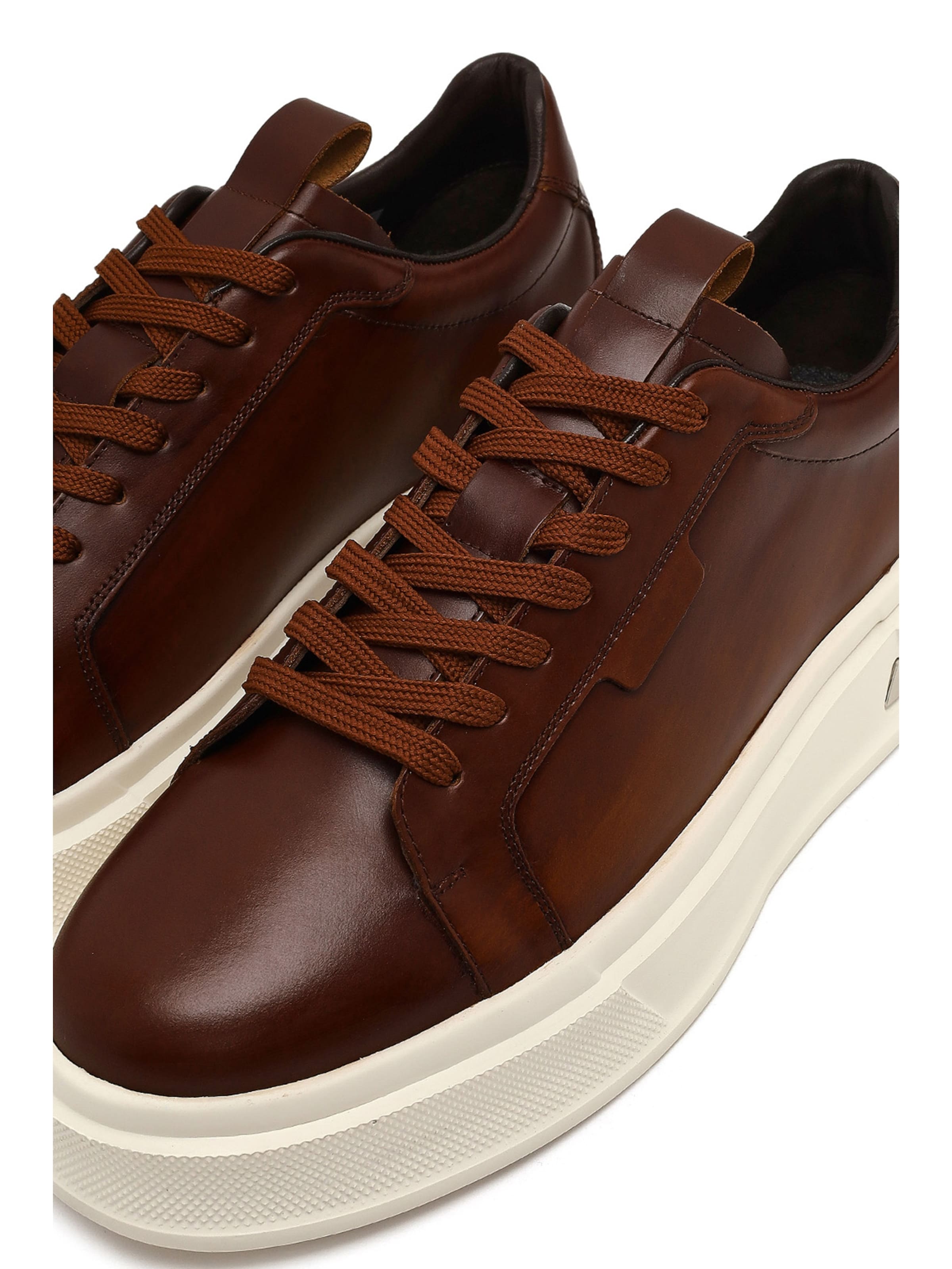 Derimod - Zapatillas deportivas bajas en marrón