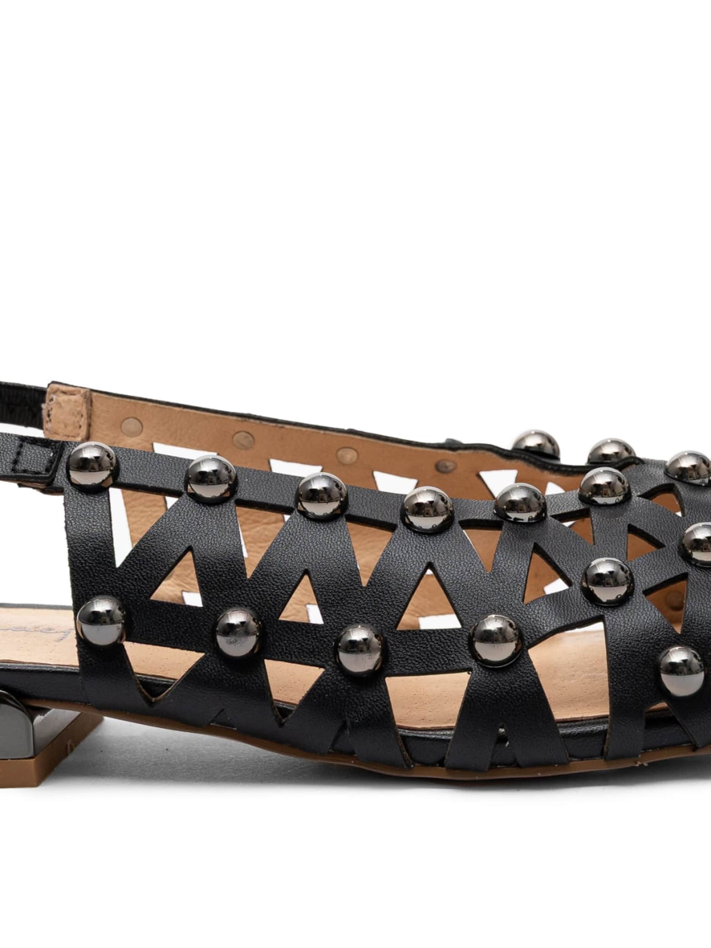 Maciejka Slingback Pumps in Black