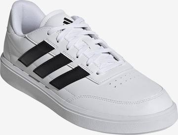Sneaker bassa 'COURTBLOCK' di ADIDAS SPORTSWEAR in bianco: frontale