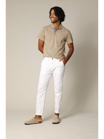 Coupe slim Pantalon chino 'Mayon' Deeluxe en blanc