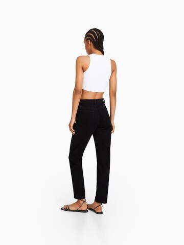 Bershka Loosefit Farkut värissä musta