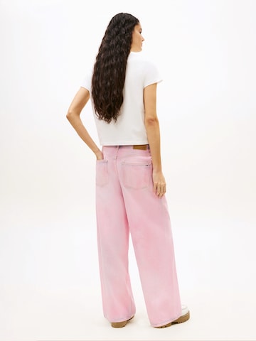 Tricou de la Tommy Jeans pe alb