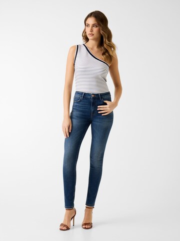 GUESS Skinny Jeans in Blue: front