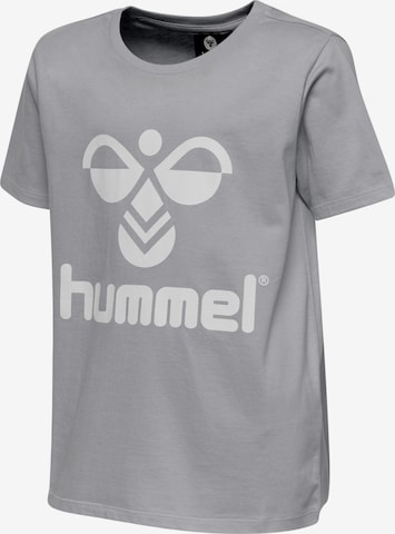 T-Shirt 'Tres' Hummel en gris