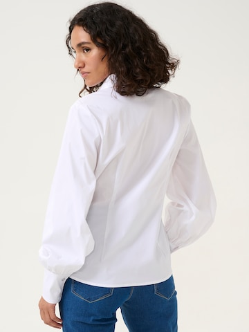 Kaffe - Blusa em branco