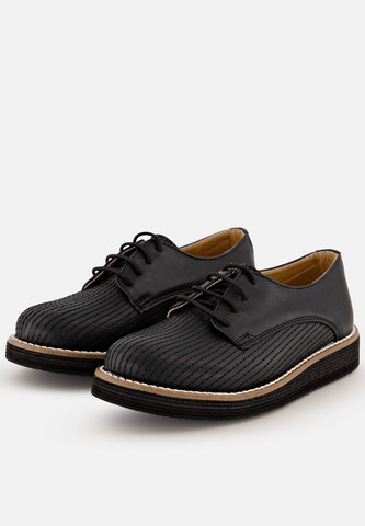 Prestije Flats in Black