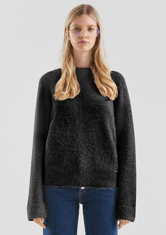 Pull-over QS en noir : devant