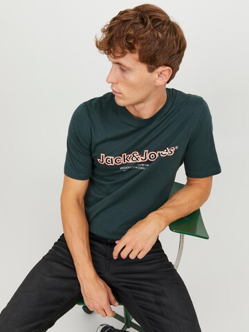 Tricou 'LAKEWOOD' de la JACK & JONES pe verde