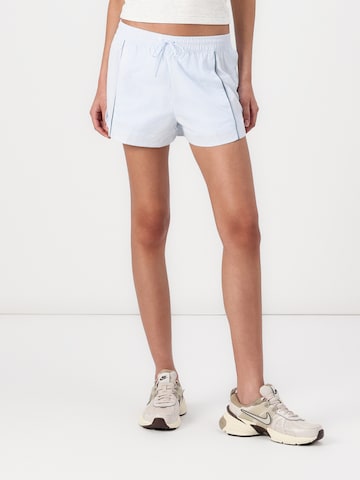 Nike Sportswear - Loosefit Pantalón en azul: frente