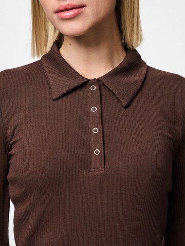PIECES Shirts 'KITTE' i brun