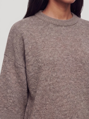 EDITED Sweter 'Kristine' w kolorze beżowy