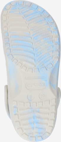 Crocs Pantofle 'Classic Marbled' – modrá