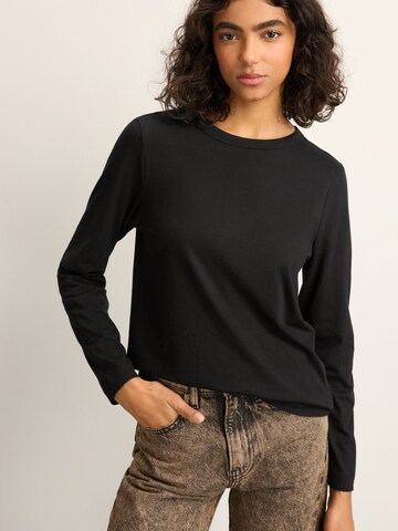 Next Shirt in Black