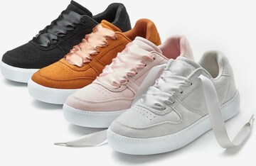 LASCANA Sneaker in Braun