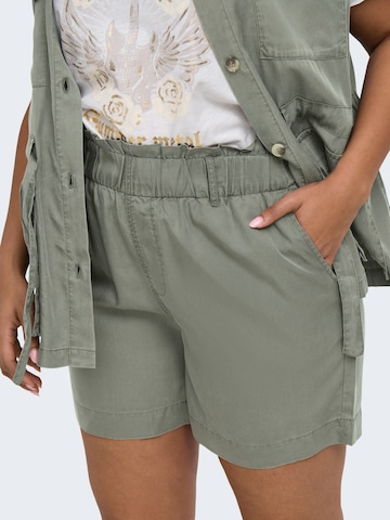 ONLY Carmakoma Regular Shorts 'CARZANZI' in Grün