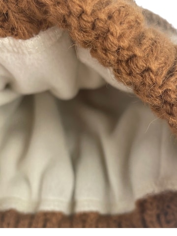 Kumixi Beanie 'Bommelmütze' in Brown