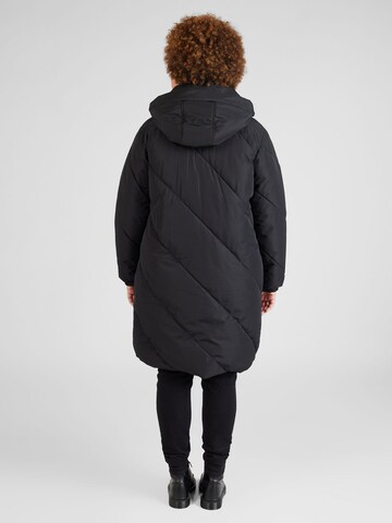 Manteau d’hiver 'CELANORDORA' Vero Moda Curve en noir