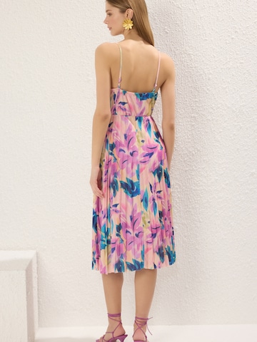 Trendyol Zomerjurk in Roze