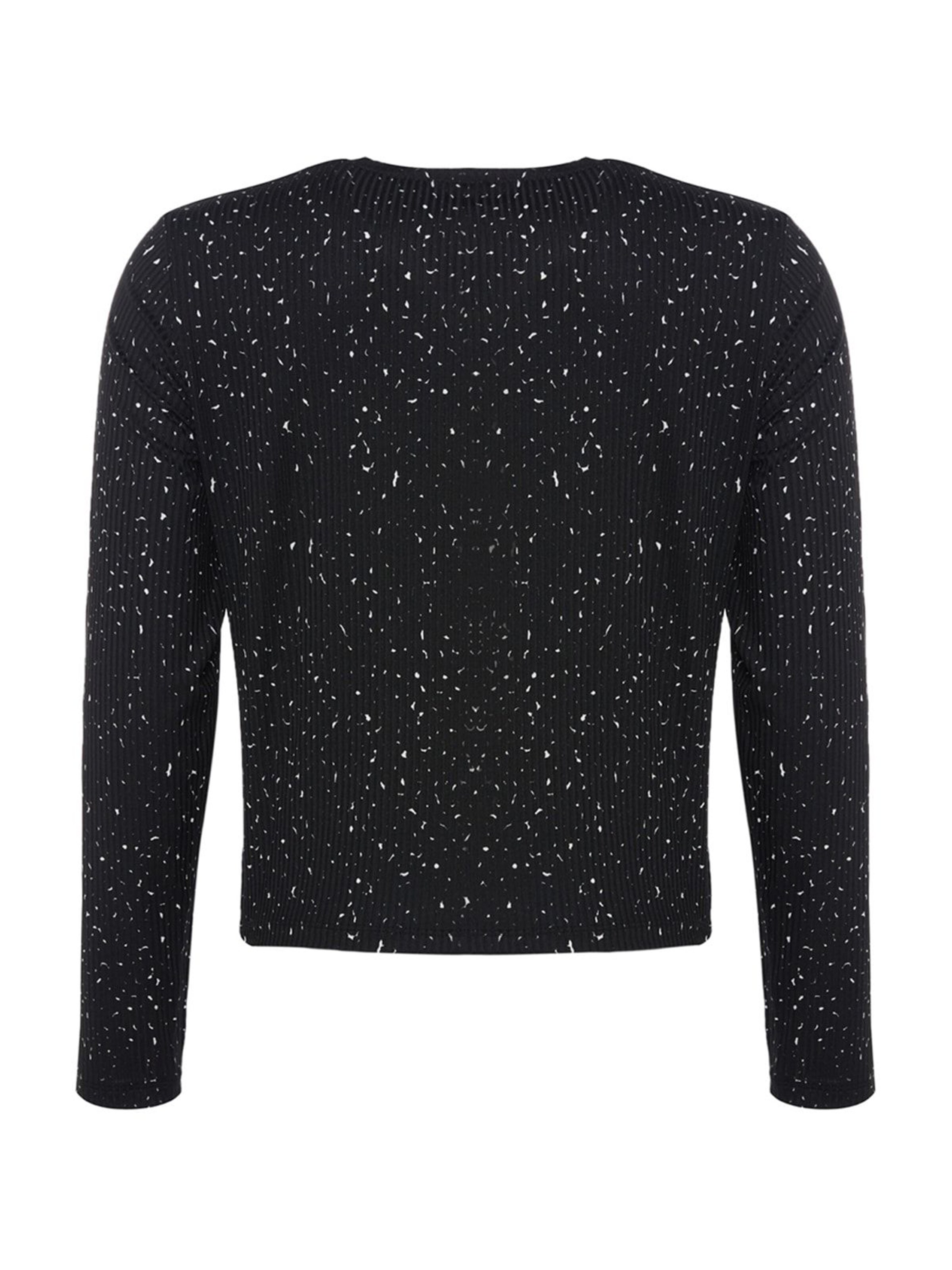 Trendyol Curve Blouse in Black