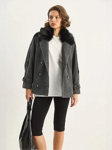 Bianco Lucci Tussenmantel in Grijs