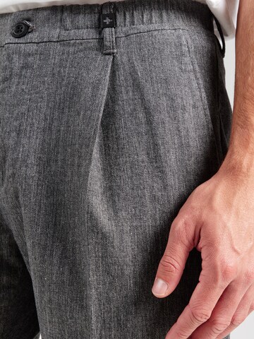 Regular Pantaloni cutați 'Lui' de la STRELLSON pe gri
