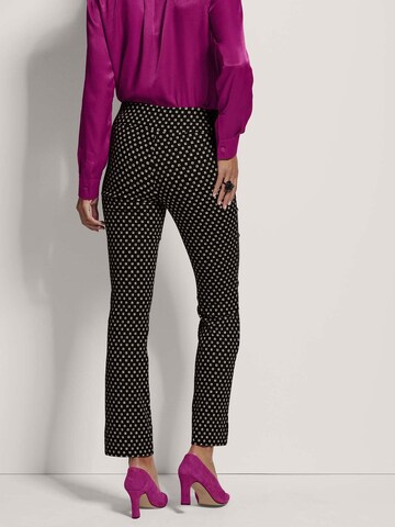 MADELEINE Regular Broek in Zwart