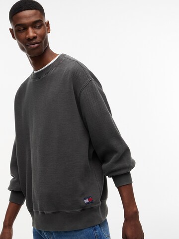 Tommy Jeans Collegepaita värissä musta