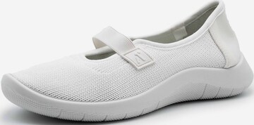 Arcopedico Classic Flats in White: front