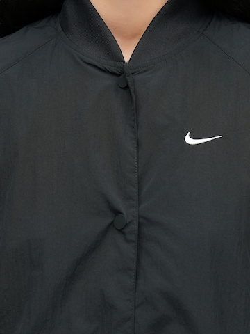 Nike Sportswear - Casaco meia-estação 'HBR VARSITY' em preto